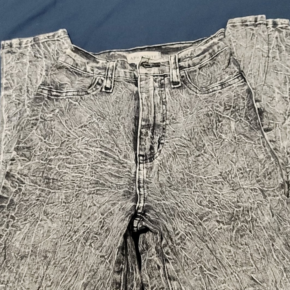 Black distressed jeans